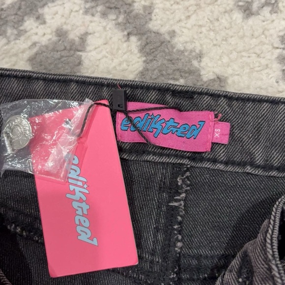 Edikted low rise jeans never worn were to long for me - Picture 4 of 5